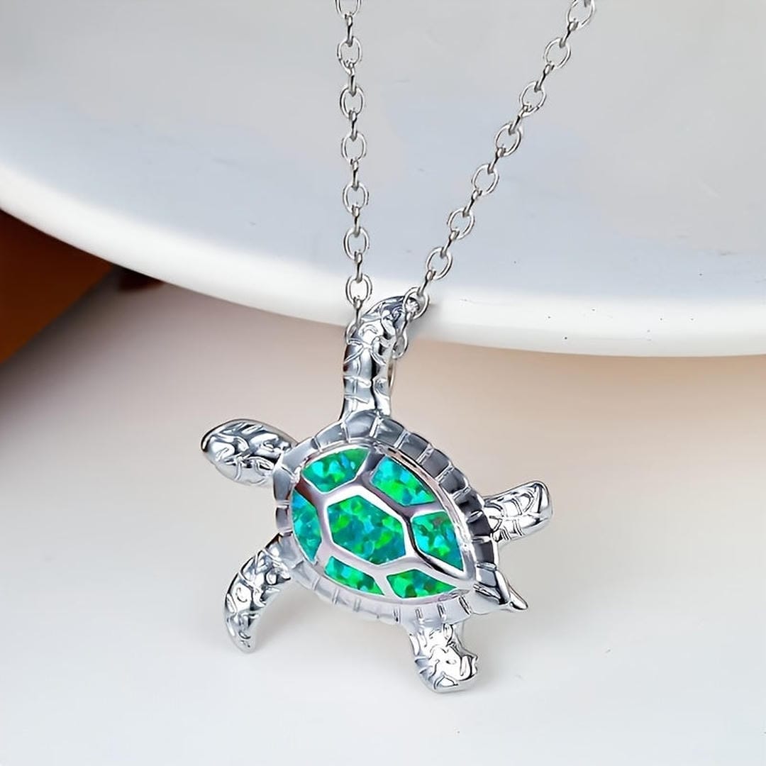 Oliver Collar Elegante con Colgante de Tortuga Brillante